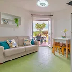 Isa - 6 Beds In Just 150 Mt From The Sea 아파트 *