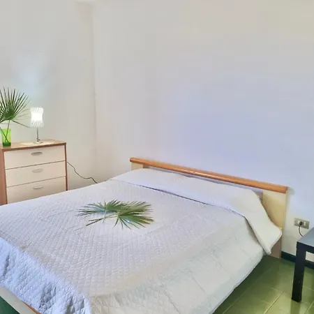 아파트 Isa - 6 Beds In Just 150 Mt From The Sea